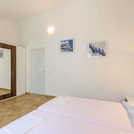 In With One-bedroom 3 * Crikvenica