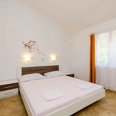 In With One-bedroom 3